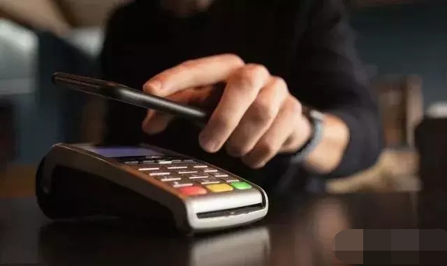 POS機刷卡.jpg POS機刷卡.jpg